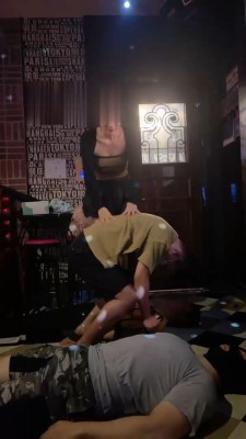 【领主老大】精彩-KTV多女王群调废物狗【双视角版】 bf17485