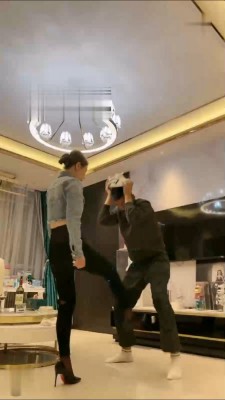 【妮可】御姐S深夜教训小奶狗 bf18195