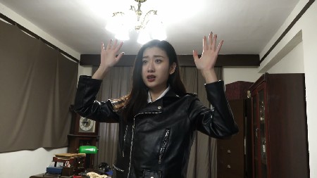 山村 亡命脱逃 女间谍被勒杀