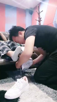 【萱萱】私人影院脏鞋臭袜辱【双视角版】 bf18996