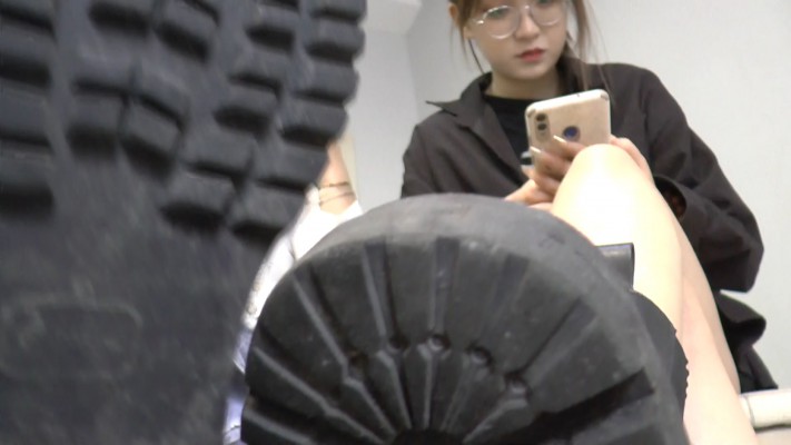 1Kitty baby 第一人称舔鞋底臭袜踩脸