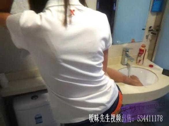 【典藏精品】高清肉丝足高清恋足大片之《奶茶浴丝足美脚》~