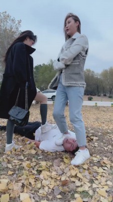 【二宝】姐妹花户外遛狗踩踏 bf19757_HD绳艺资源