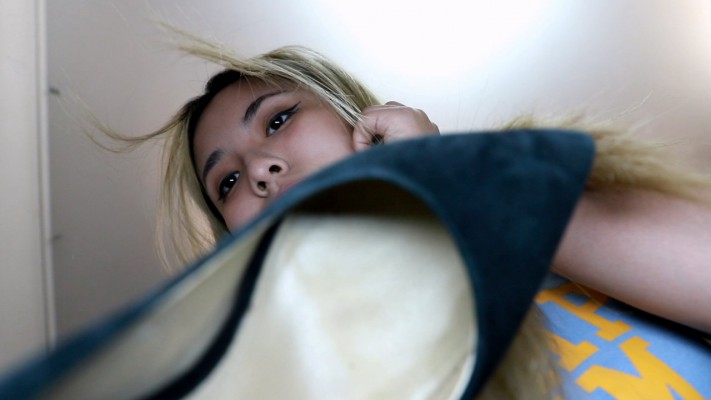 蜜蜜厚黑丝踩脸闻脚POV