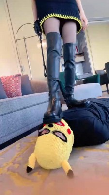 【美美子】网红模特长靴黑丝诱惑调 bf20068