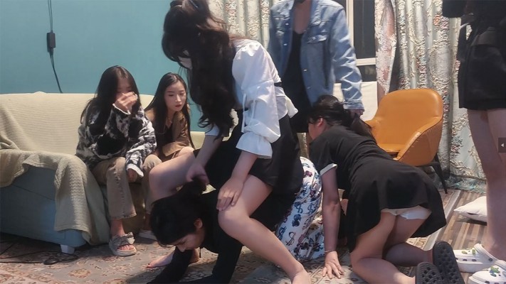 【血狼】5女王群调双女m踩踏踹/舔jio/转胯/间接圣水【完整版】 YC-230609-4