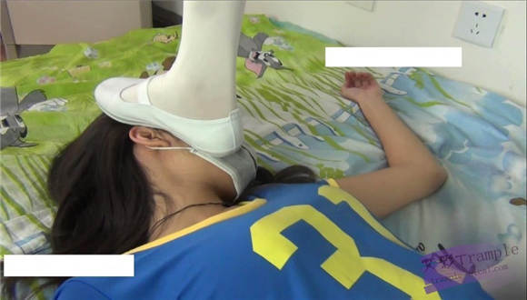 甜儿公主虐踩向老师告密l的LULU G-NV-103