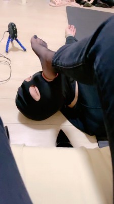 【大连小妮】踢踹臭脚羞辱 bf23050