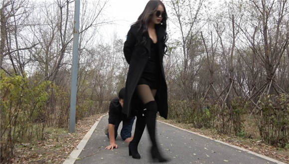 【冷柔】公园暴踢老贱狗，暴力耳光