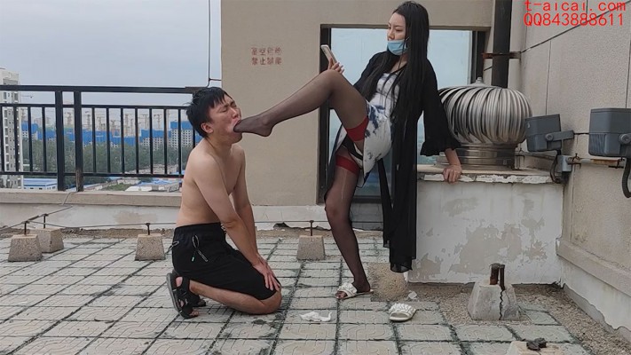 国民女皇脚插吐血户外羞辱脚奴