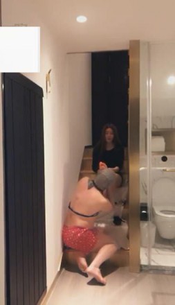 ViVi,KB塞嘴羞辱耳光直饮水