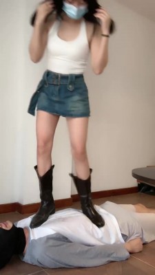 【宝爷】捆绑鞭打高跟棉袜全体重踩踏羞辱贱狗 bf19887