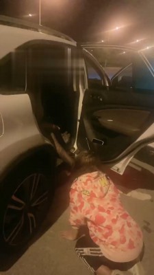 【开发素人】户外路边和闺蜜调母狗 bf18679