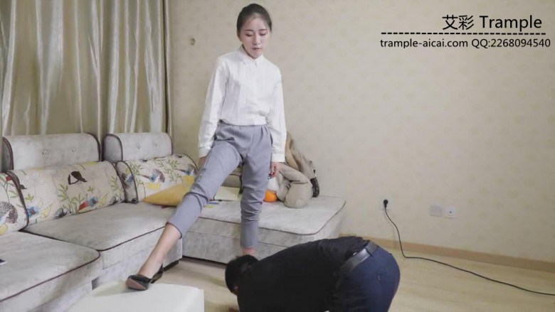 希雨脚耳光调教同事