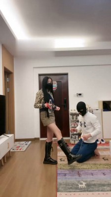 【奈奈生】惩罚偷闻袜子的家奴 bf22008