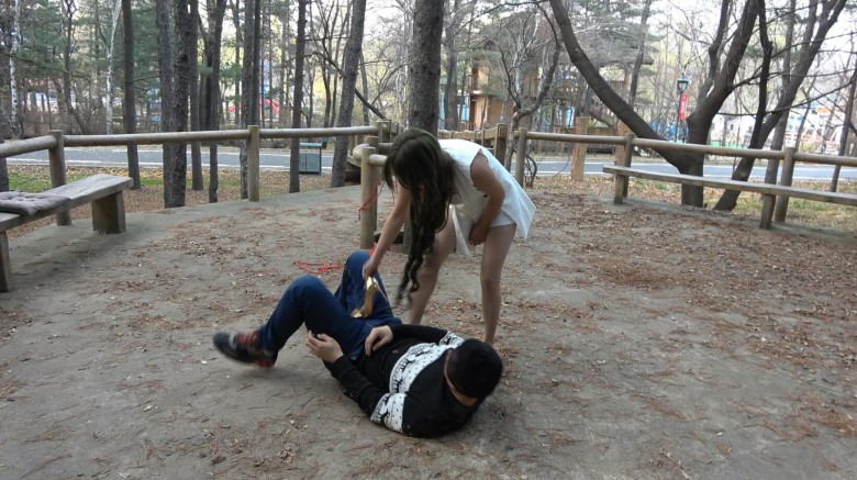 冷柔野外暴虐贱货裆部