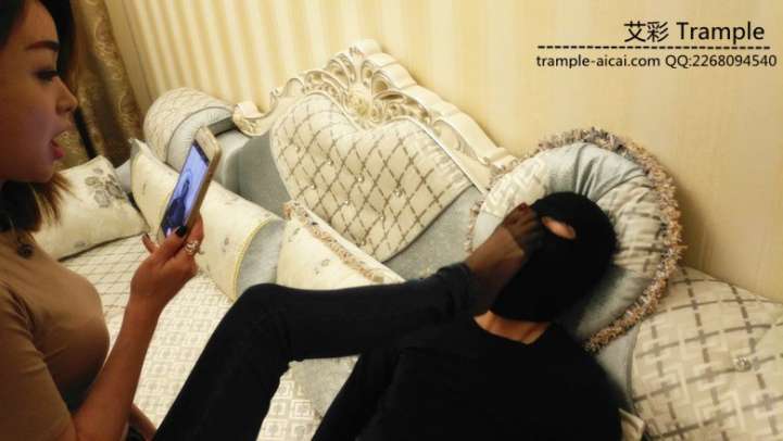 偷闻姐姐袜子的下场