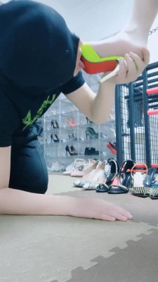 【睸娘】极度羞辱/舔各种高跟鞋 bf11795