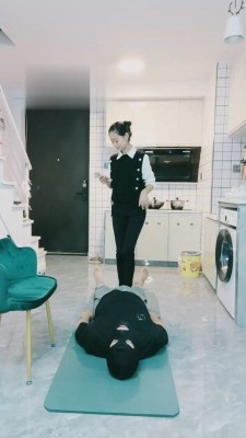 【小小小魔女】卑微房东求虐待 bf19382