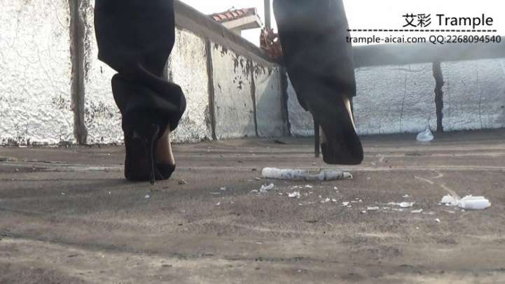 踩姐职业装高跟物体粉碎2