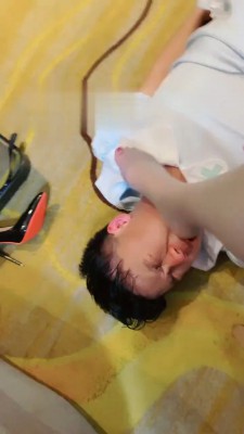 【雪琪琪】强制狗穿裙子/圣水/高跟踩/鞭打 bf18337