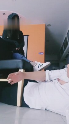 【小贱mt】素人全体重踩踏专场 bf12025