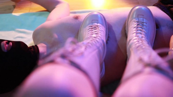 【黑丝诱惑】舌头清理素女沐沐原味脏白靴并耳光虐乳 YC-220419-2