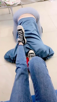 【美离子】帆布鞋强迫路人做狗碾压踩打踢 bf23271