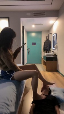 【田甜圈】模特白袜脚踩脚垫 bf22731