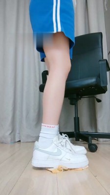 【暴力美学】学生服空姐一号踩面包 bf18122