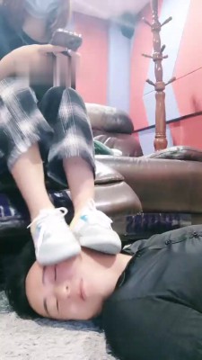 【萱萱】私人影院脏鞋臭袜辱【双视角版】 bf18996