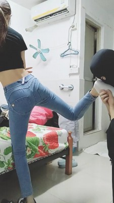 【美娜格格】瑜伽教练转胯+白棉袜气味羞辱 bf21392