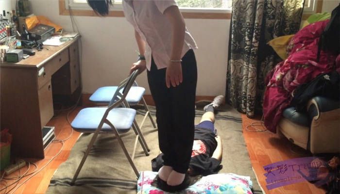 售房打工妹原味棉袜高跟重踩