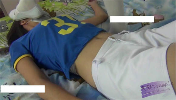 甜儿公主虐踩向老师告密l的LULU G-NV-103