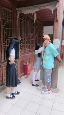 【悠悠大魔王】古城户外戏耍偷拍狂【双视角版】 bf18130