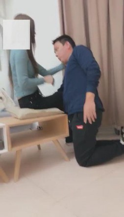 【VIVI】圈养家奴悲催的命运:小白鞋棉袜虐待