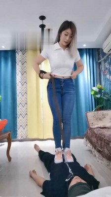 【小希祖宗】运动鞋全体重踩踏 bf19228_HD绳艺资源