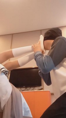 【重庆柠檬s】小白鞋过膝袜暴力揍18岁学生狗 bf10144