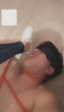 【VIVI】小白鞋丝袜堵嘴捆绑虐死贱狗