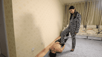 凶狠高难度挑战高跟踩踏_HD绳艺资源