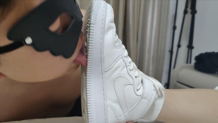 【子怡工作室】猫猫大人私奴舔鞋羞辱闻鞋 YC-220405-9