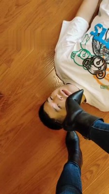 【辣妹】脏臭靴子辱狗 bf18621_HD绳艺资源