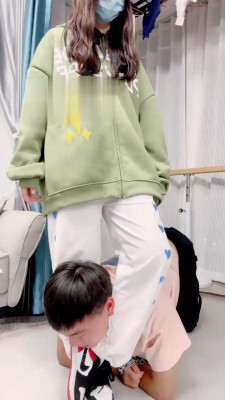 【叶子女神】让抖M男友伺候我 bf19277