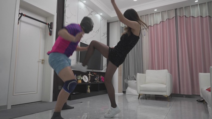 超颜美女一一 史上最暴躁最凶残无停歇爆踢踹裆 无死角 YC-230218-4