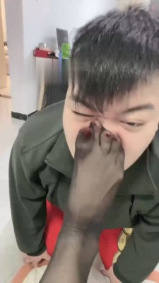 【牙乖乖】被黑丝小姐姐tj做奴 bf18150