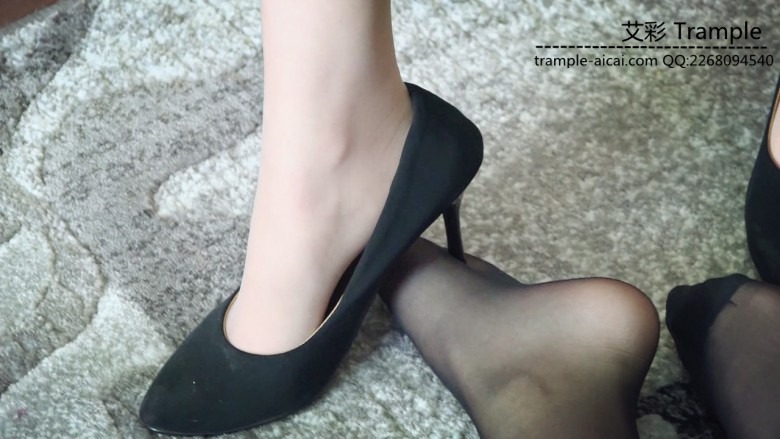 『小妮女女』性感女主残忍虐待偷情贱保姆