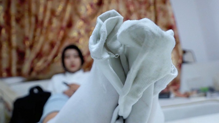 【校园女流氓】安诺白袜脚下羞辱贱奴POV