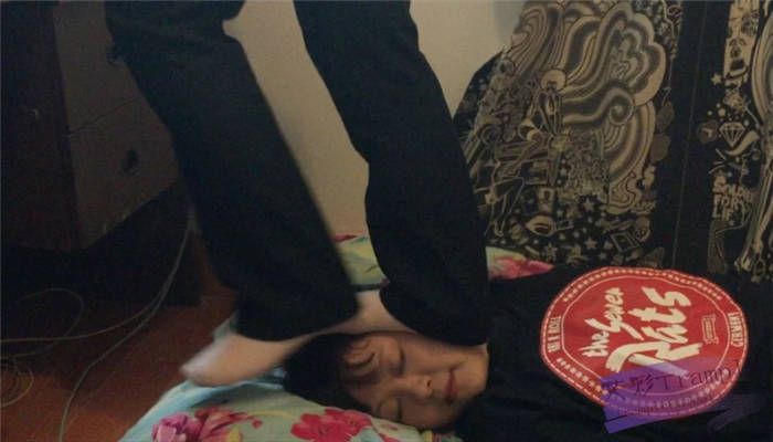 售房打工妹原味棉袜高跟重踩