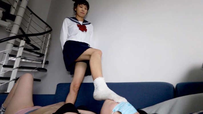 【惑心】臭袜窒息踹裆踩喉咙