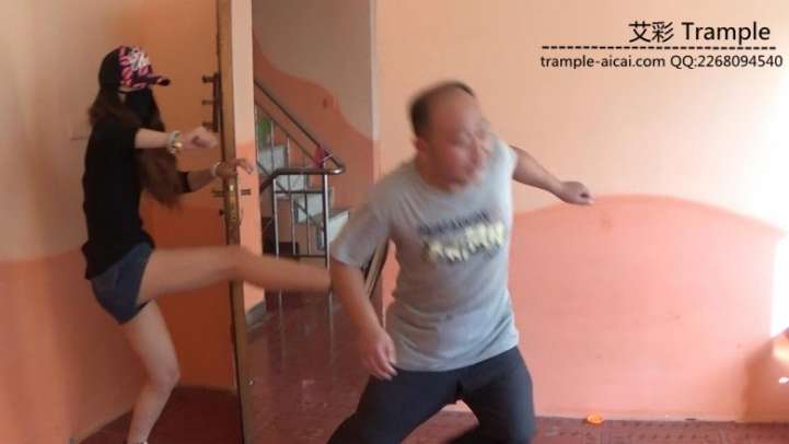 剧情片入室女绑匪。